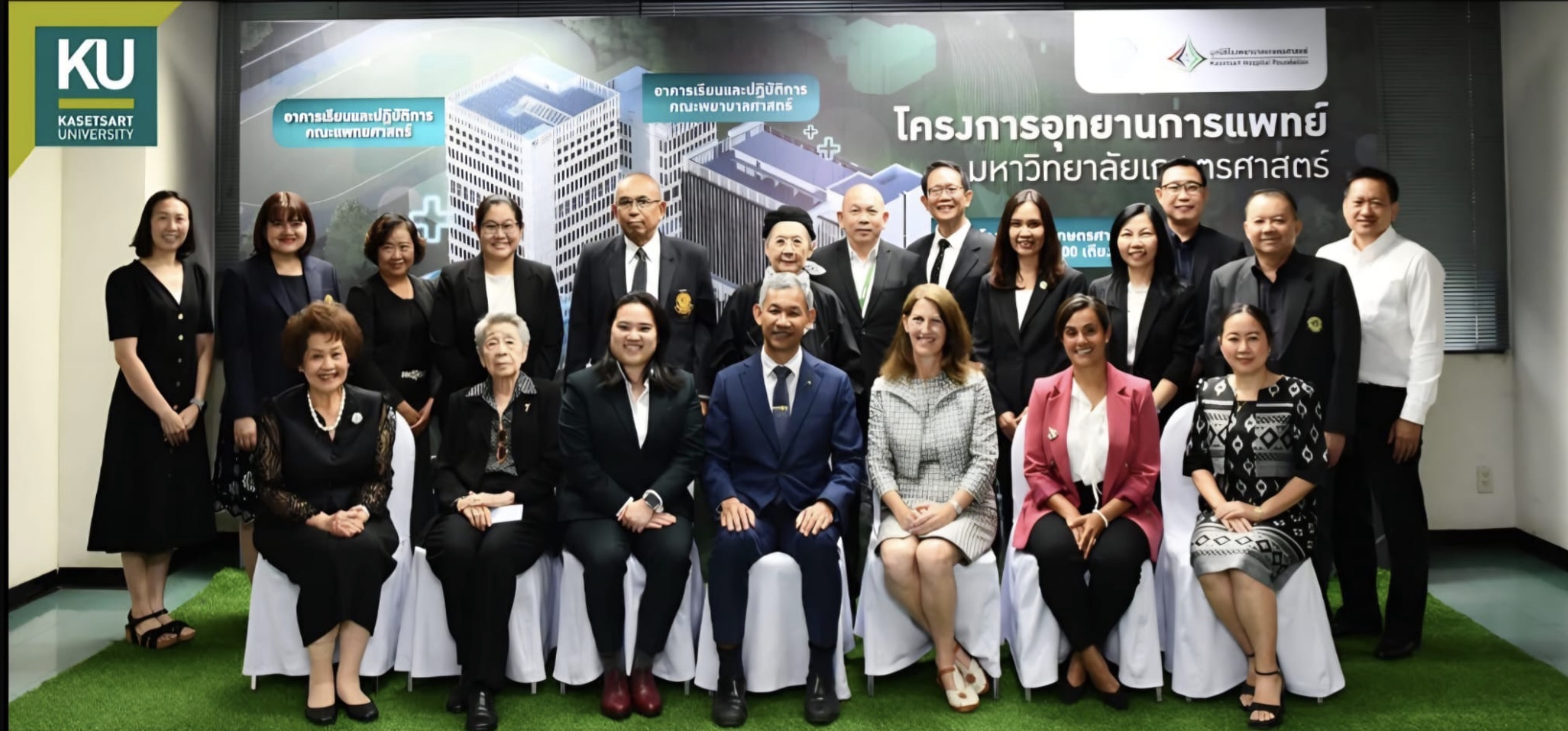 Beth Breeze and Isabel Ruiz with members of a Thai university