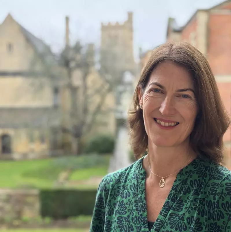 Professor Beth Breeze with background of Harris Manchester College