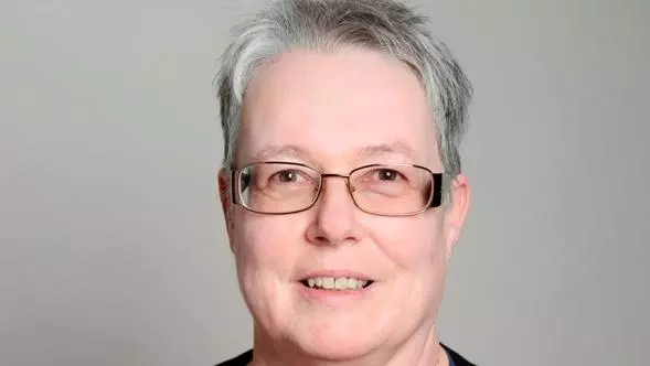 linda hulin copy headshot