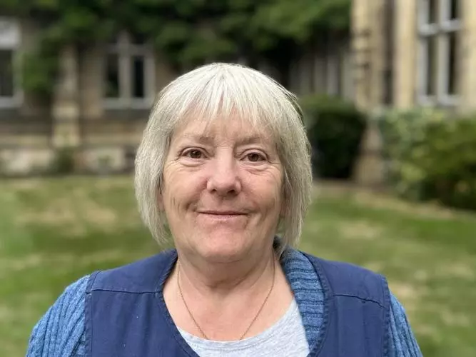 Headshot of Debbie Cummins