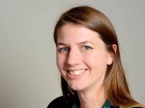 victoria lill headshot