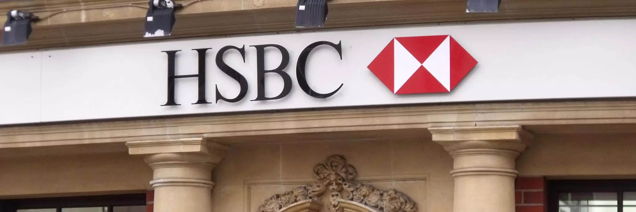 Image of HSBC bank sign on building