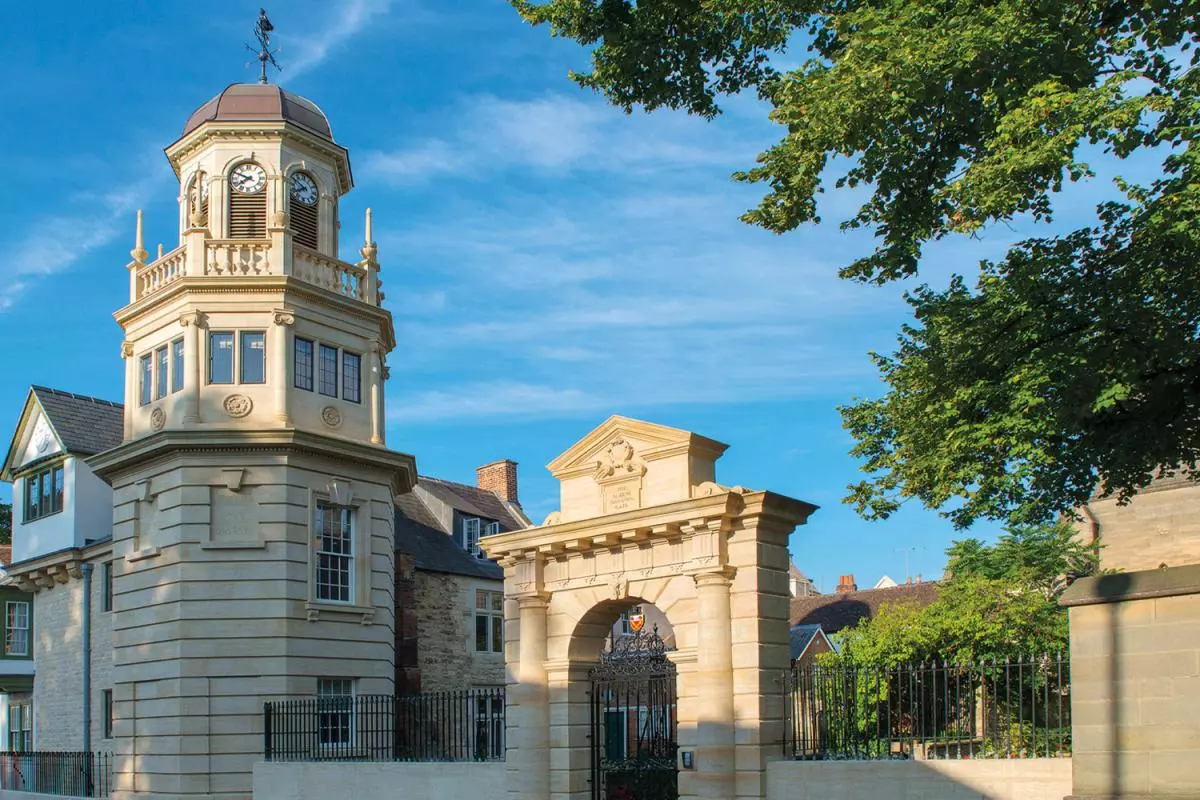 hm college image