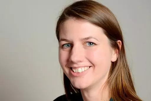 victoria lill headshot
